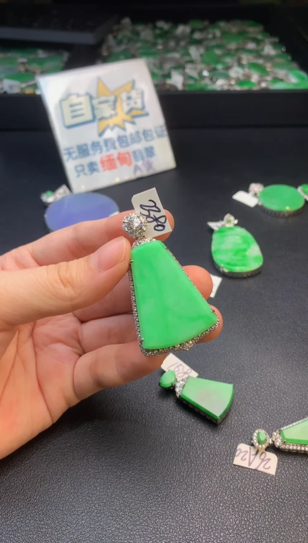 翡翠银S925镶嵌颈饰翡翠