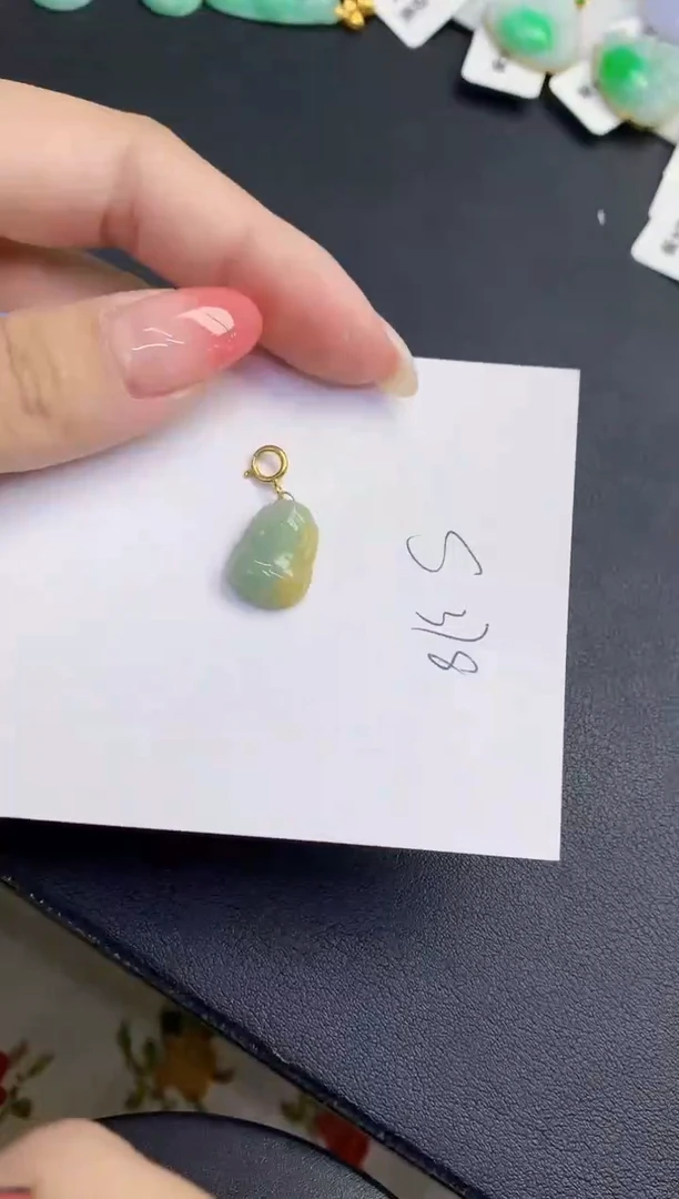 翡翠未镶嵌颈饰缅甸天然翡翠A货