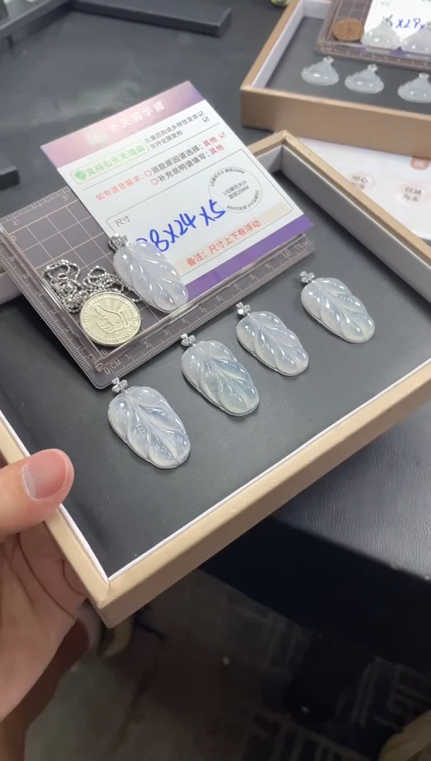 18K金镶嵌挂件翡翠叶子F15配链/多样性发其一ZBCP