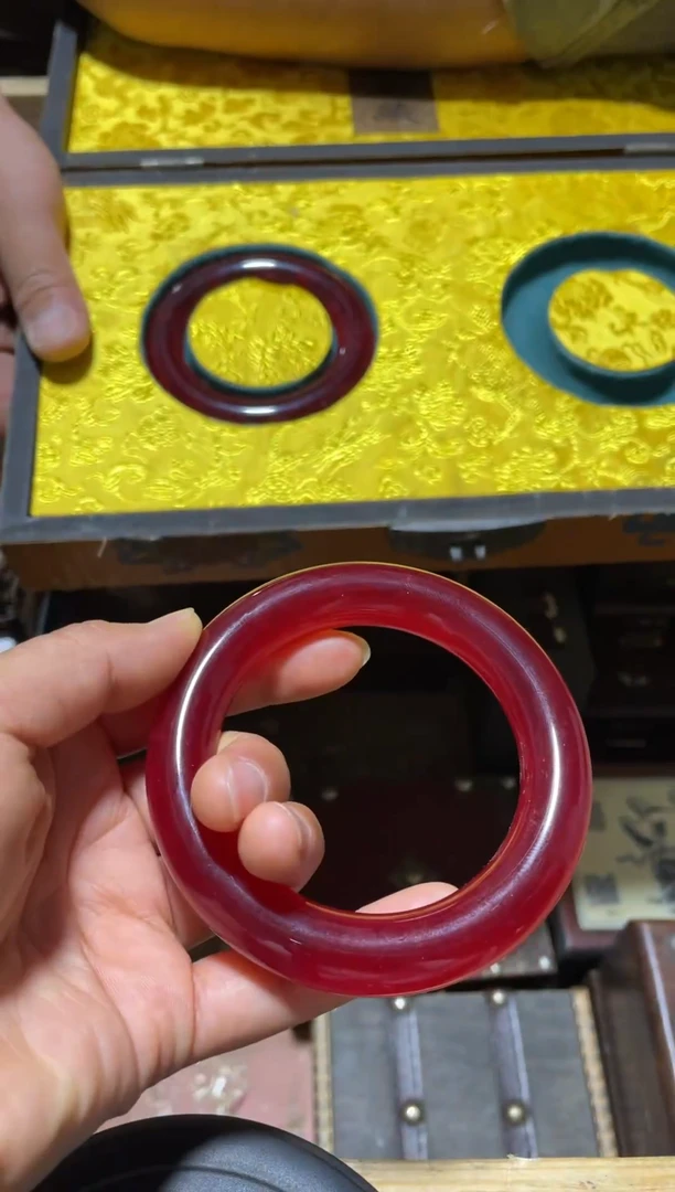 玉红钰手镯1件不带盒