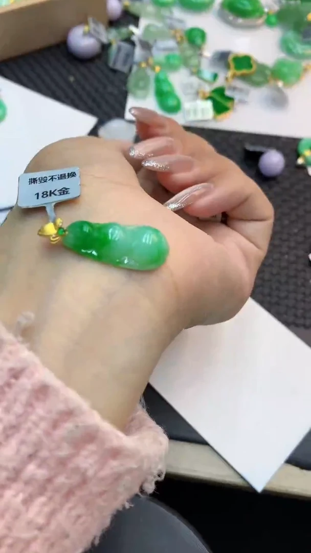 颈饰18K金镶嵌翡翠1