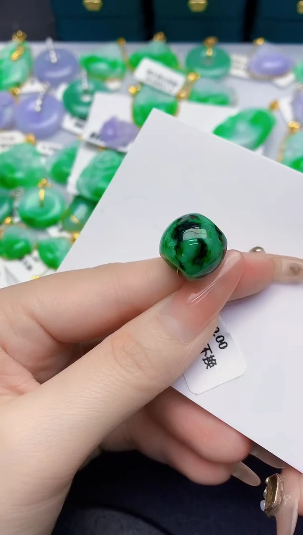 颈饰未镶嵌翡翠缅甸天然翡翠A货