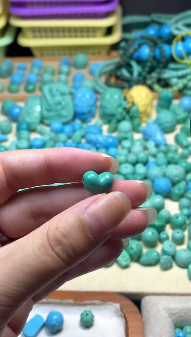 无非金属绿色爱心左右孔