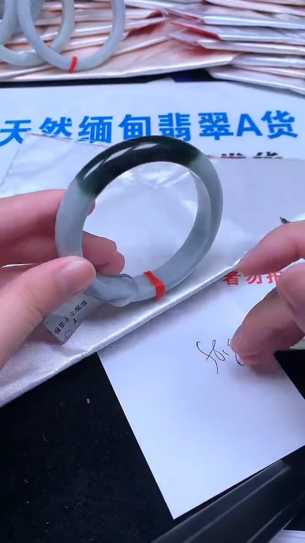 未镶嵌手镯翡翠.