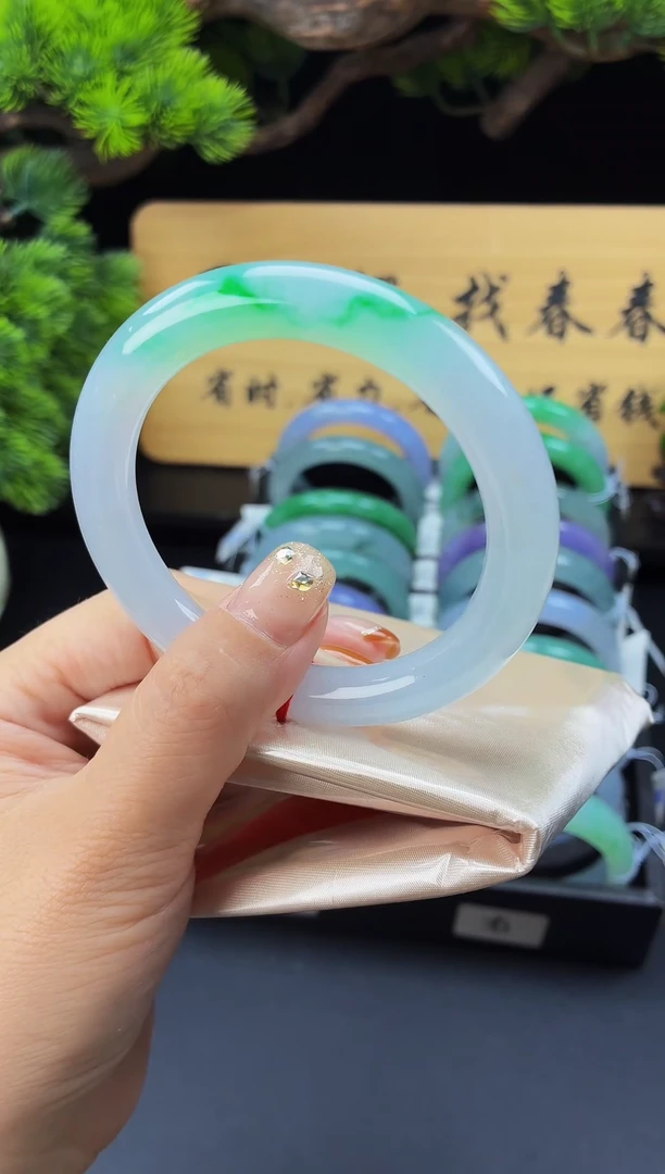 未镶嵌手镯翡翠A51,,全款28W，定金2W