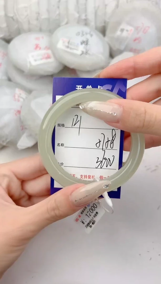 和田玉手镯未镶嵌121颜色微差无瑕疵