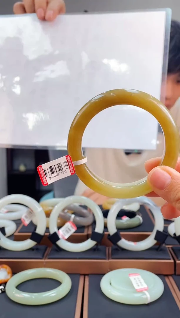 和田玉手镯未镶嵌59黄金糖28559170