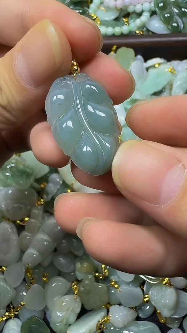 颈饰未镶嵌翡翠颈饰未嵌镶翡翠