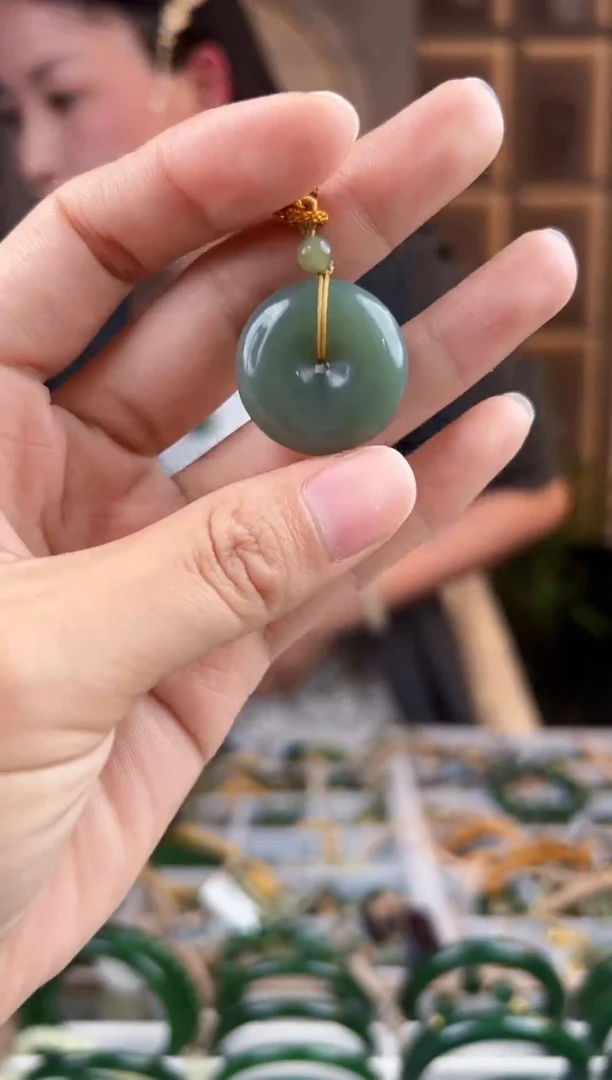 颈饰未镶嵌和田玉拍一发一，拍一发一