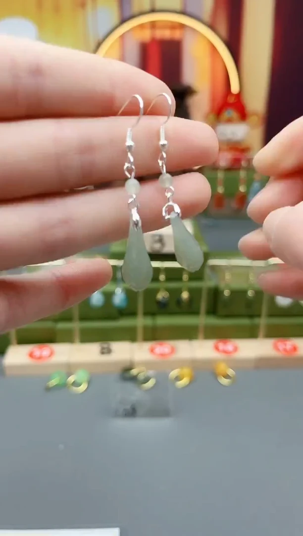 未镶嵌和田玉耳饰玉兰花