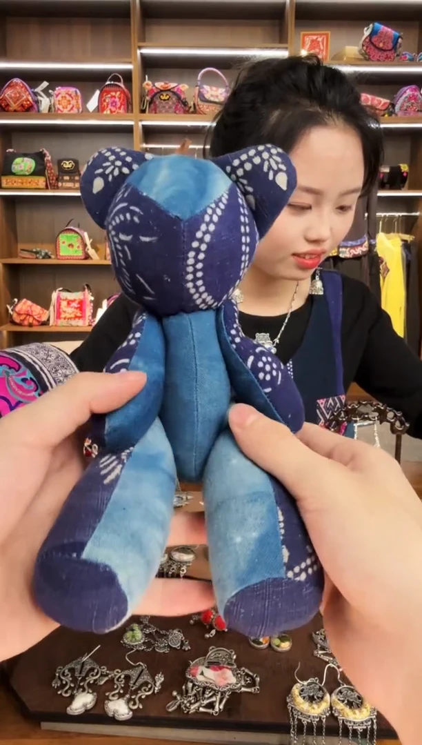 【闪购商品】织绣46蒙阿苏苗绣传承
