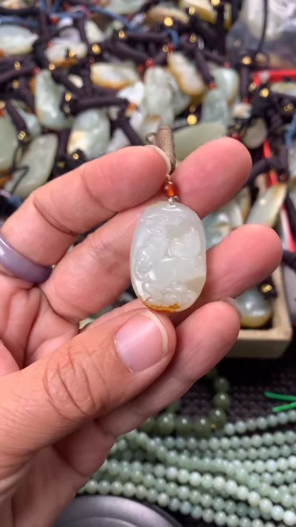 【闪购商品】和田玉颈饰未镶嵌多样性发货没有证书拍一发一有瑕