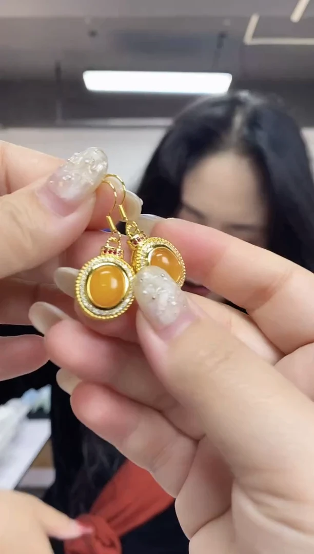 【闪购商品】蜜蜡裸石未镶嵌多样性发其一颜色微差