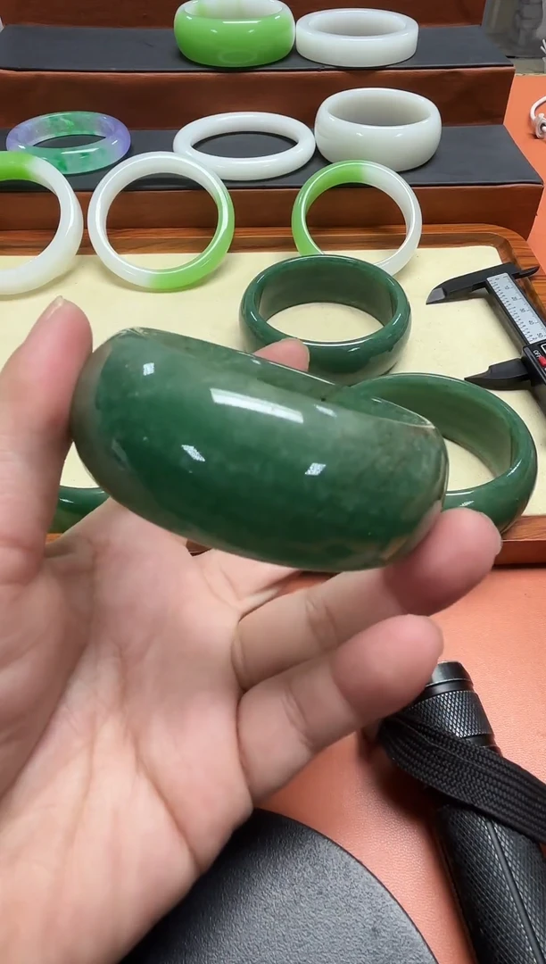 B160号精品绿色轮胎（60）