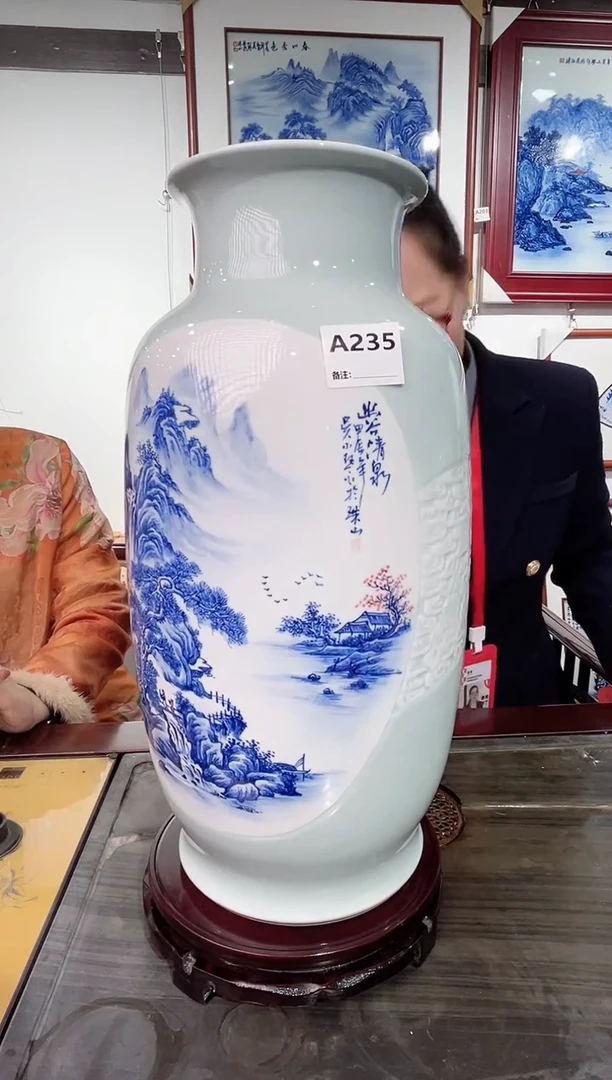 【闪购商品】瓶影青雕刻青花加彩开窗山水赏瓶235