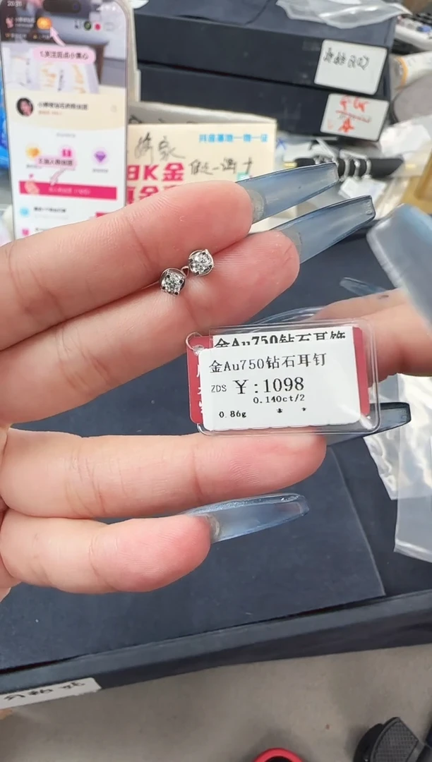 【闪购商品】钻石耳饰18K金镶嵌J006222827