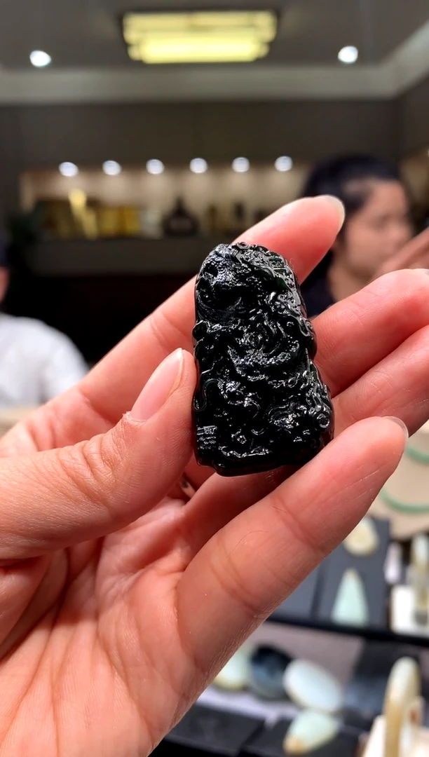 和田玉未镶嵌颈饰挂件