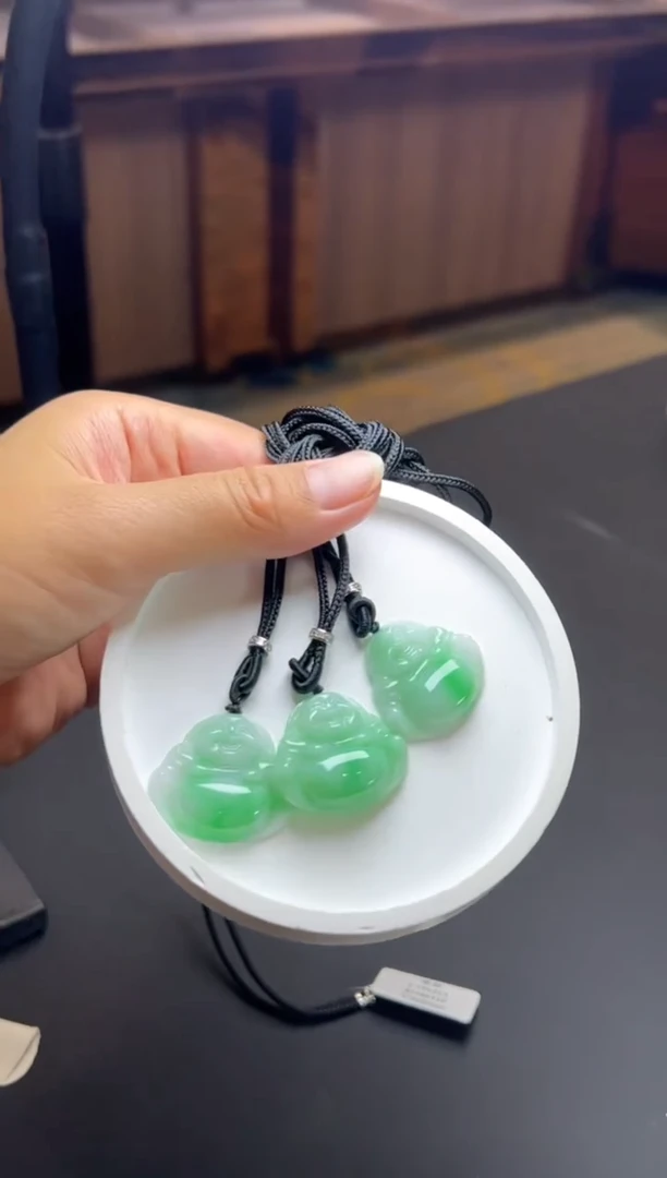 翡翠未镶嵌颈饰YM941-1佛公样性发一