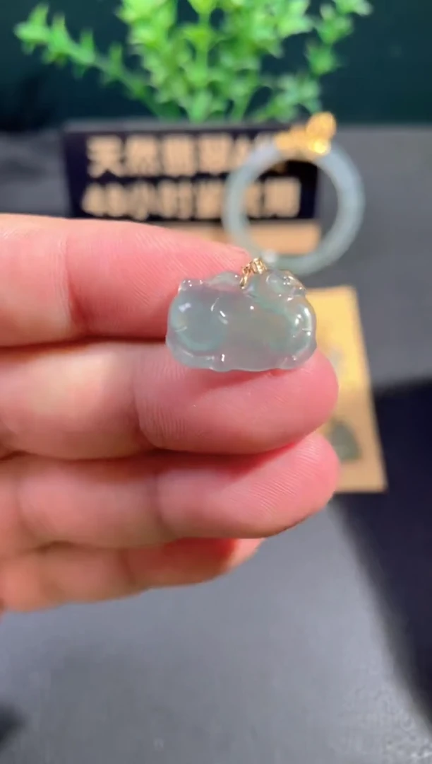 颈饰18K金镶嵌翡翠基地发货