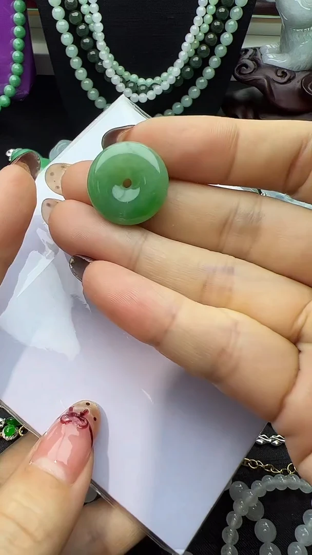 颈饰未镶嵌翡翠平安扣