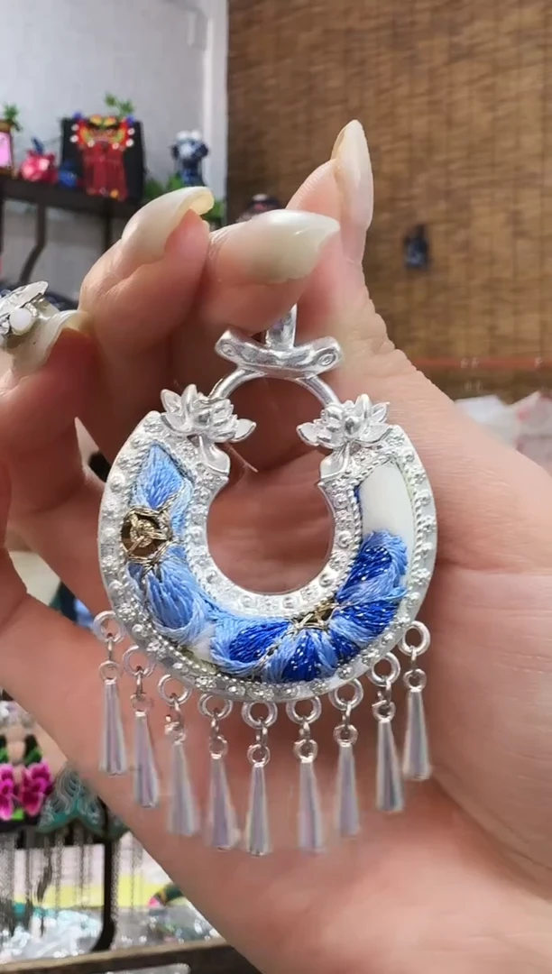 织绣史*比云之谣非遗老绣饰品369