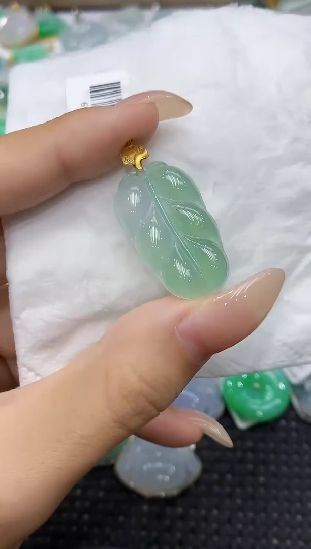 颈饰18K金镶嵌翡翠111111111111