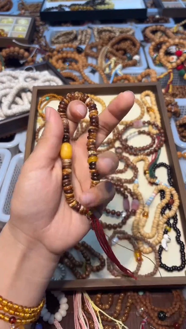 吊坠白玉菩提卡8mm火烧云泥鳅背手持