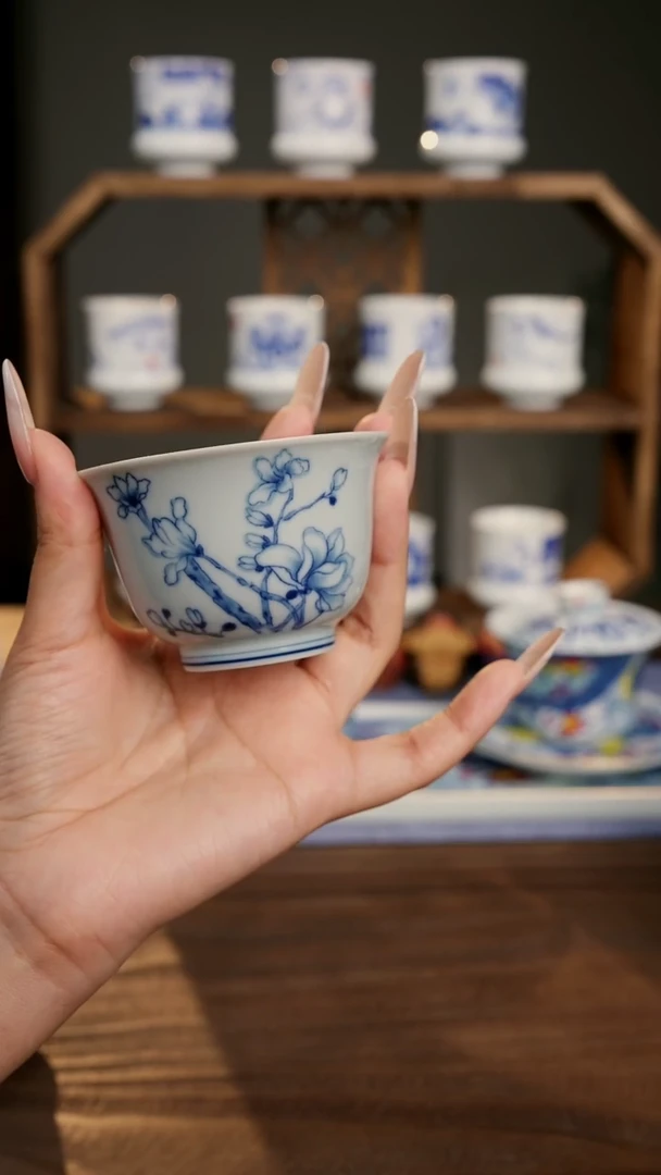古青瓷茶杯主人杯玉兰花