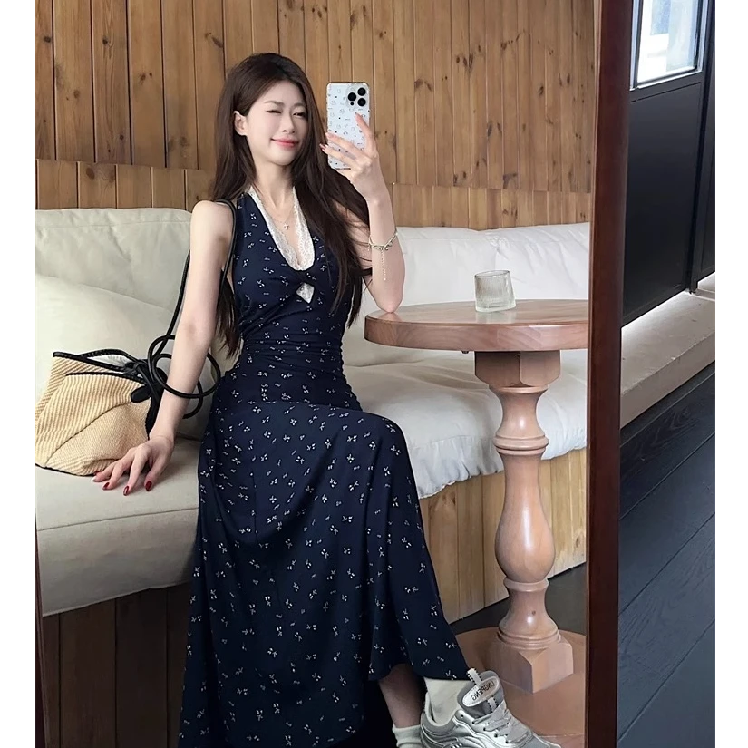 蕾丝拼接扭结v领碎花连衣裙夏女茶歇法式收腰包臀裙露背挂脖长裙