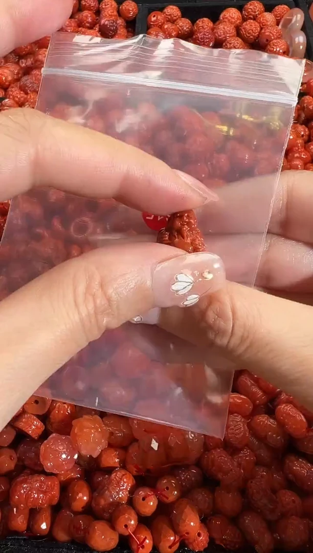 颈饰未镶嵌南红玛瑙1