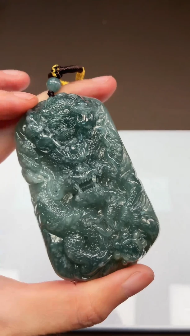 颈饰未镶嵌翡翠牌子