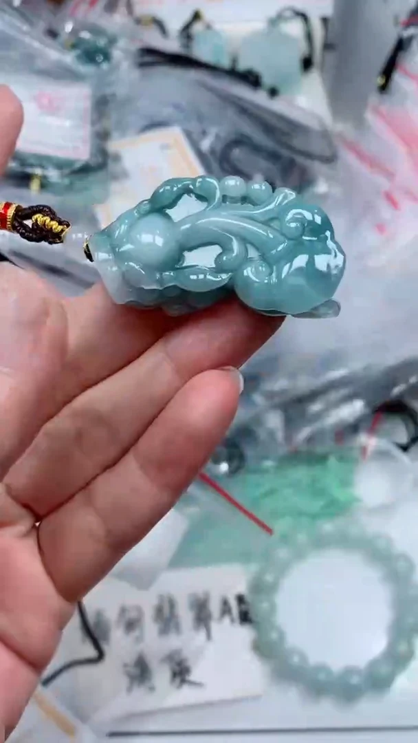 颈饰未镶嵌翡翠吊坠