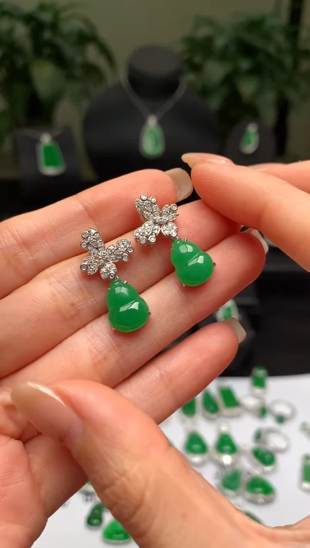 18K金镶嵌翡翠耳饰耳坠