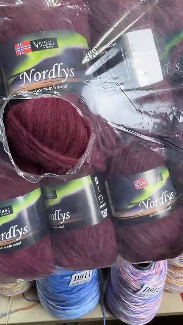 羊毛混纺喷毛紫红色1.95斤