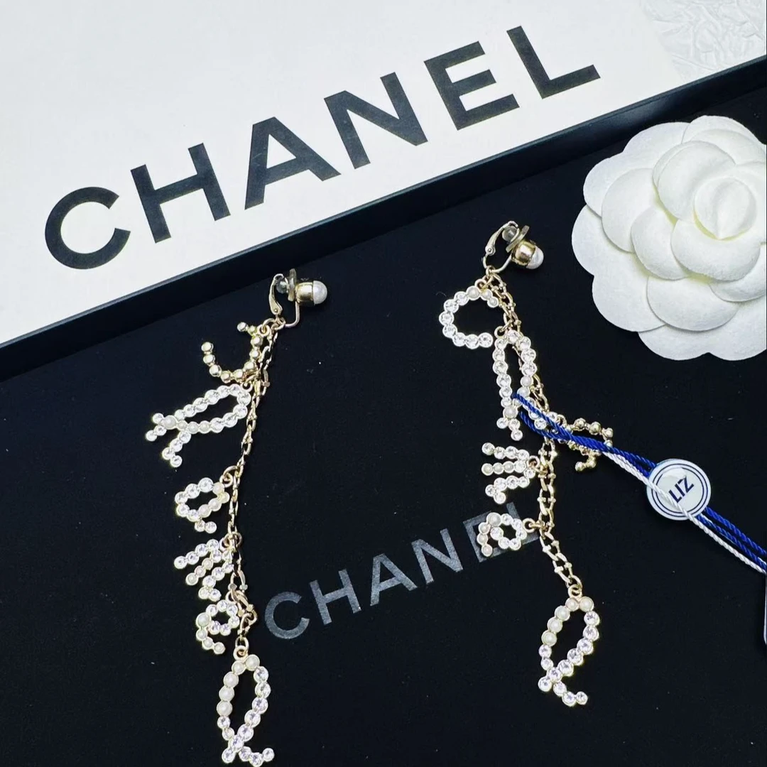 95新 Chanel/香奈儿 柚礼中古/香奈儿莱茵石珍珠字母耳夹LZ502042