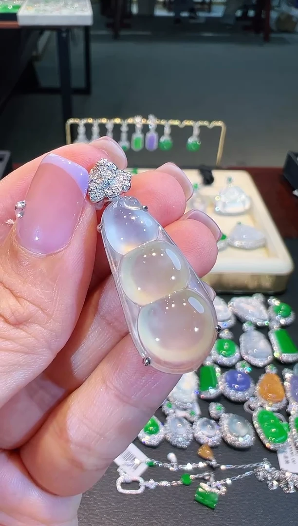 【闪购商品】翡翠吊坠(不含链)18K金镶嵌翡翠