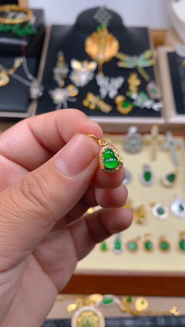 【闪购商品】翡翠吊坠(不含链)银S925镶嵌葫芦