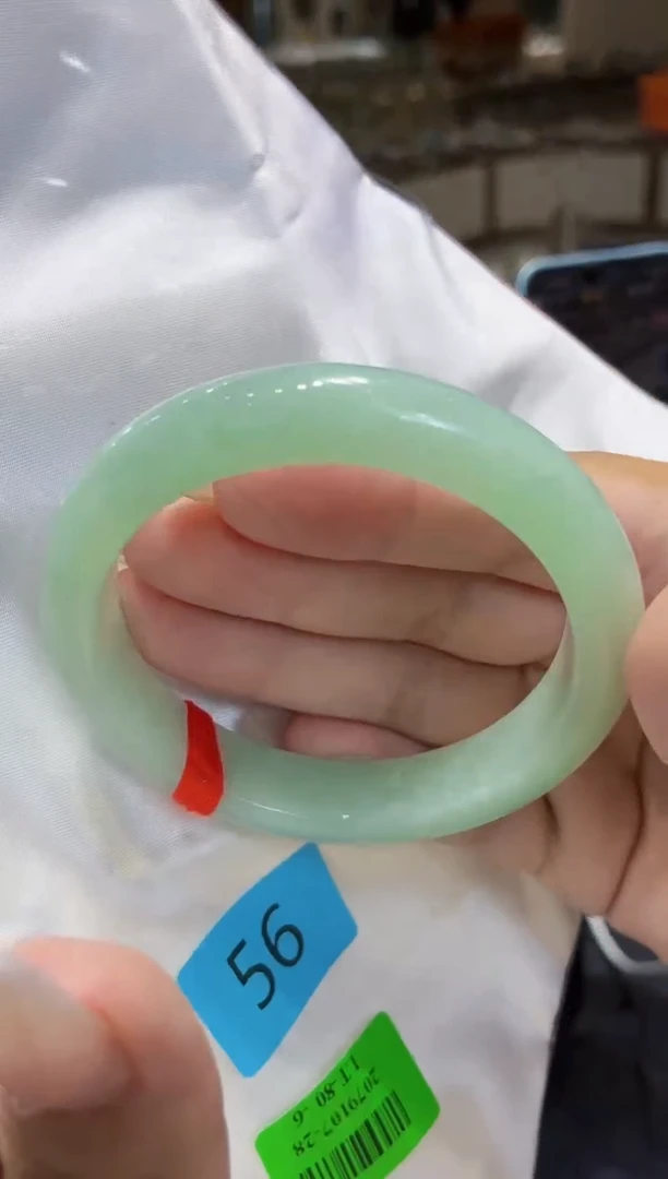 翡翠手镯未镶嵌翡翠手镯