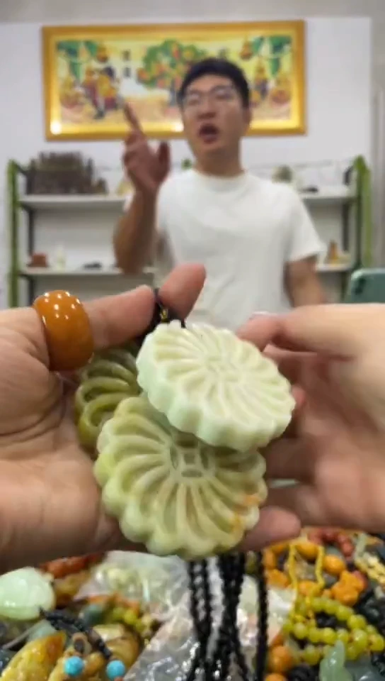 未镶嵌岫玉吊坠多样性发货发其中一件