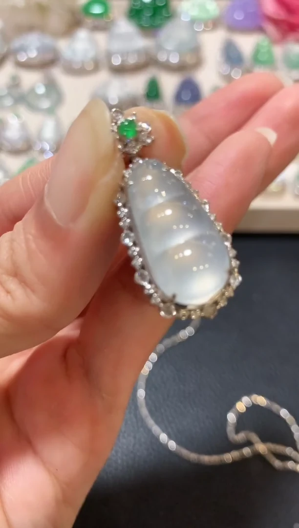 吊坠(不含链)18K金镶嵌翡翠n135