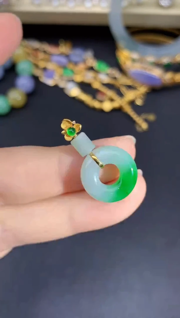 颈饰18K金镶嵌翡翠105-雪姐翡翠天天见