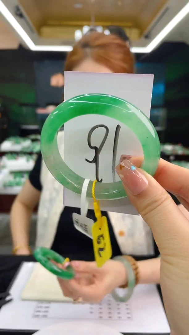 石英质玉（非洲翠）手镯未镶嵌天然冰飘花