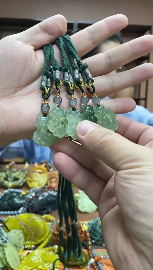 未镶嵌岫玉吊坠多样性发货发其中之一