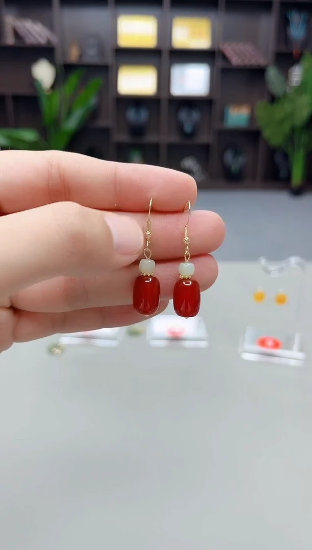 银S925镶嵌耳钉玛瑙/玉髓335000