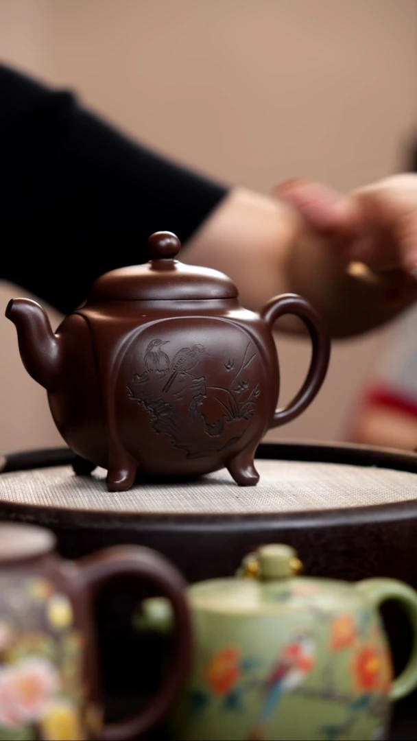 茶壶紫砂革紫泥四足鼎盛静心刻绘款+杯