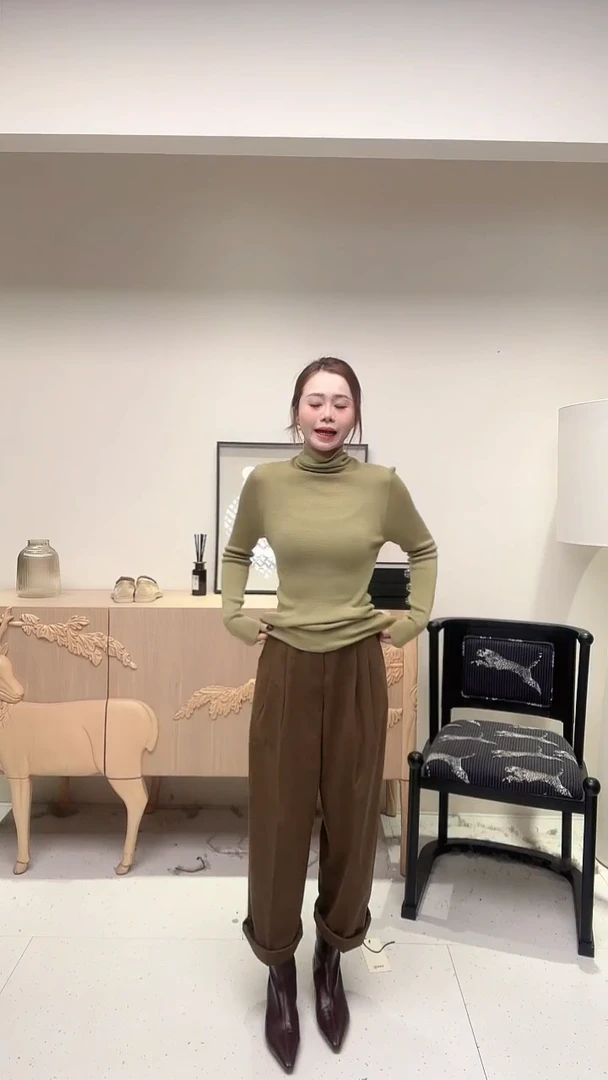 高领草绿修身羊毛衫