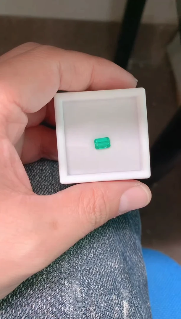 裸石祖母绿吉尔德1.06ct