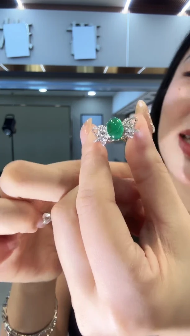 18K金镶嵌戒指祖母绿2.20ct