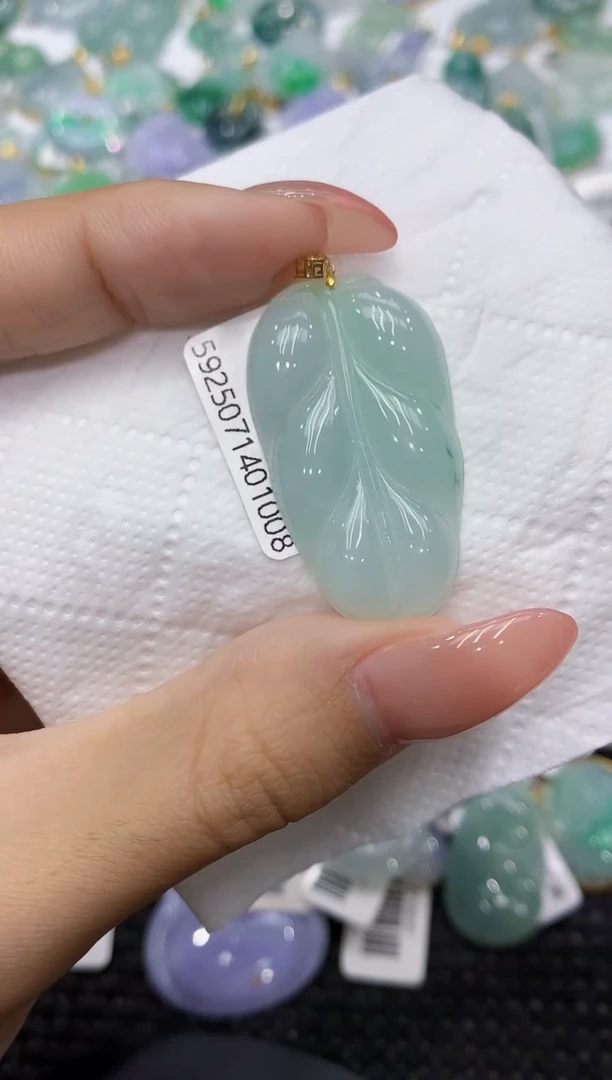 颈饰18K金镶嵌翡翠111111111111