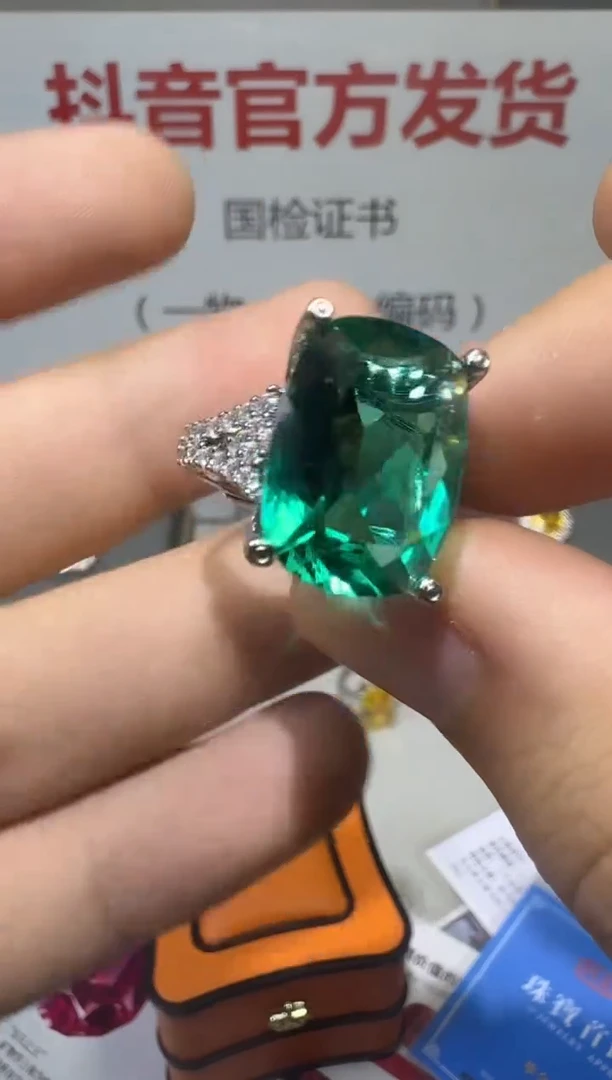 18K金镶嵌戒指祖母绿2